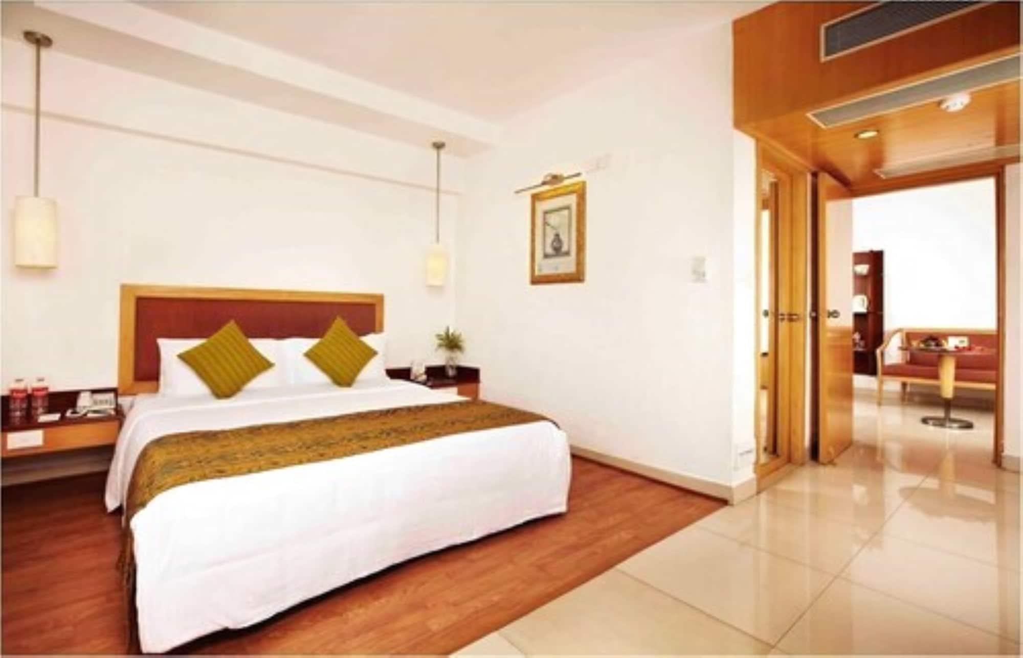 Savera Hotel Chennai Exterior photo