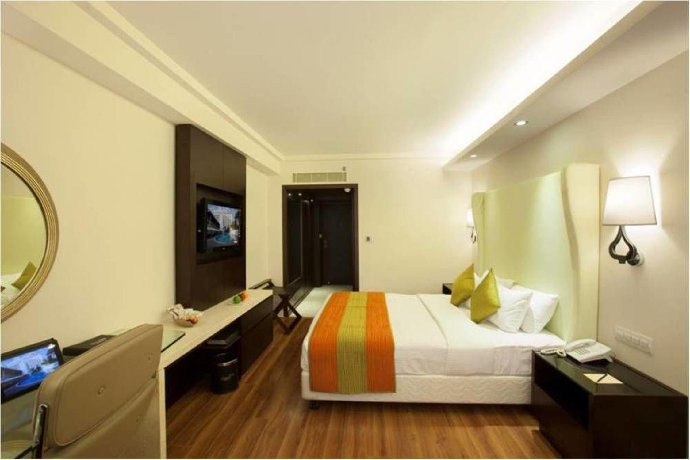 Savera Hotel Chennai Exterior photo